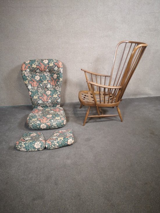 Ercol furniture (armchair)画像