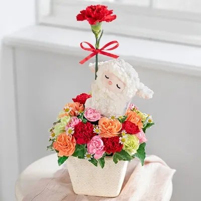 ふわふわ羊のマスコット付アレンジ　521359の画像