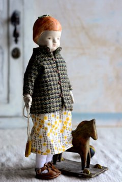 ドール（格子の上着）の画像