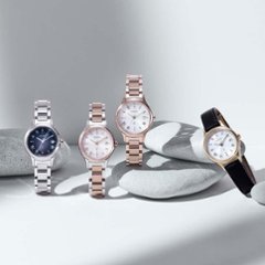 ES9497-96A ｸﾛｽｼｰ【ﾉﾍﾞﾙﾃｨ付･国内正規品･ｷﾞﾌﾄ包装･ﾍﾞﾙﾄ調整無料】ｿｰﾗｰ電波 ﾚﾃﾞｨｽ腕時計 ｼﾝﾌﾟﾙｱｼﾞｬｽﾄ画像