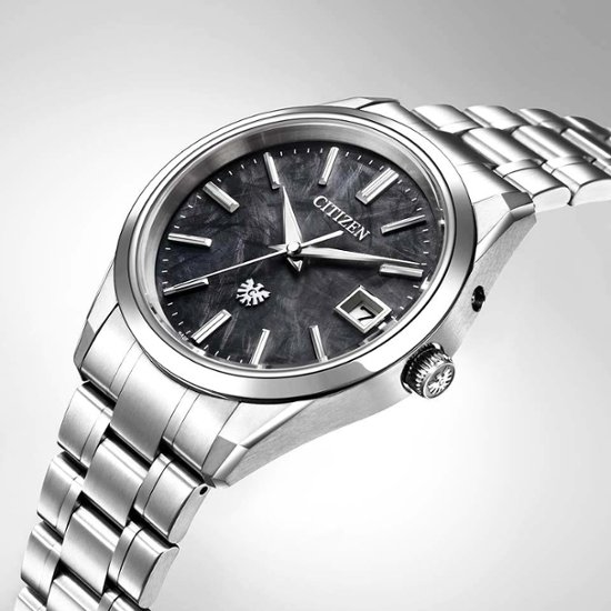 AQ4100-57E: ザ・シチズン【ノベルティ付･ギフト包装･ベルト調整無料･国内正規品】腕時計 メンズ ソーラー メタリック塗装文字板画像