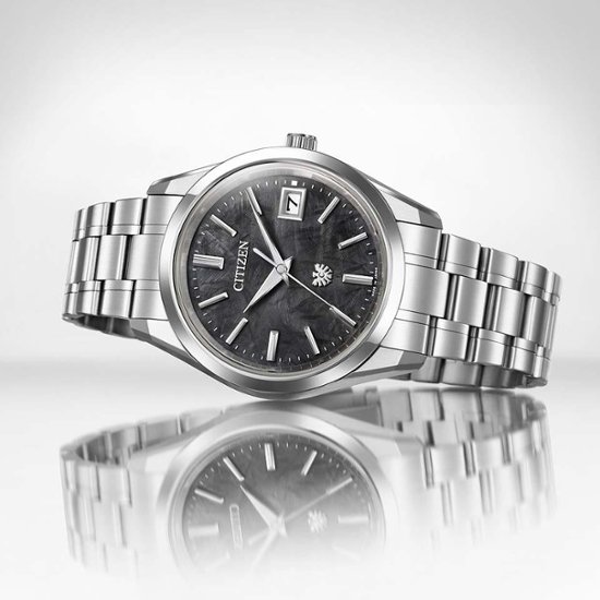AQ4100-57E: ザ・シチズン【ノベルティ付･ギフト包装･ベルト調整無料･国内正規品】腕時計 メンズ ソーラー メタリック塗装文字板画像