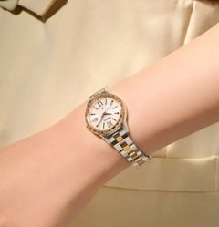 SSVV082 ｾｲｺｰﾙｷｱ【ﾉﾍﾞﾙﾃｨ付・ｷﾞﾌﾄ包装･ﾍﾞﾙﾄ調整無料･新品正規品】ｿｰﾗｰ電波　ﾚﾃﾞｨｰｽ腕時計画像