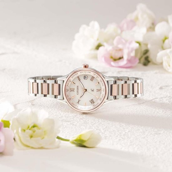 EC1165-51W　クロスシー【ノベルティ付・国内正規品】【ｷﾞﾌﾄ包装･ｻｲｽﾞ調整無料】ｿｰﾗｰ電波　レディース腕時計 北川景子さん着用CMモデル画像