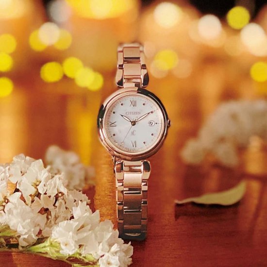 ES9464-52A クロスシー【ノベルティ付・国内正規品】【ｷﾞﾌﾄ包装･ｻｲｽﾞ調整無料】ｿｰﾗｰ電波　レディース腕時計 北川景子さん着用CMモデルの色違い画像