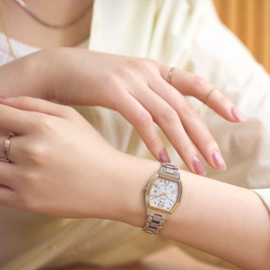 SSQW100 ｾｲｺｰﾙｷｱ【ﾉﾍﾞﾙﾃｨ付・ｷﾞﾌﾄ包装･ﾍﾞﾙﾄ調整無料･新品正規品】ｿｰﾗｰ電波　ﾚﾃﾞｨｰｽ腕時計画像