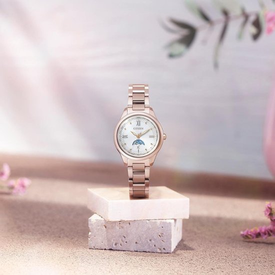 EE1004-57A クロスシー【ノベルティ付・国内正規品】【ｷﾞﾌﾄ包装･ｻｲｽﾞ調整無料】ｿｰﾗｰ電波　レディース腕時計 北川景子さん広告着用モデル画像