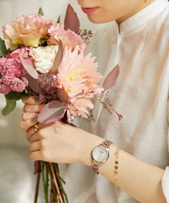 EE1004-57A クロスシー【ノベルティ付・国内正規品】【ｷﾞﾌﾄ包装･ｻｲｽﾞ調整無料】ｿｰﾗｰ電波　レディース腕時計 北川景子さん広告着用モデル画像