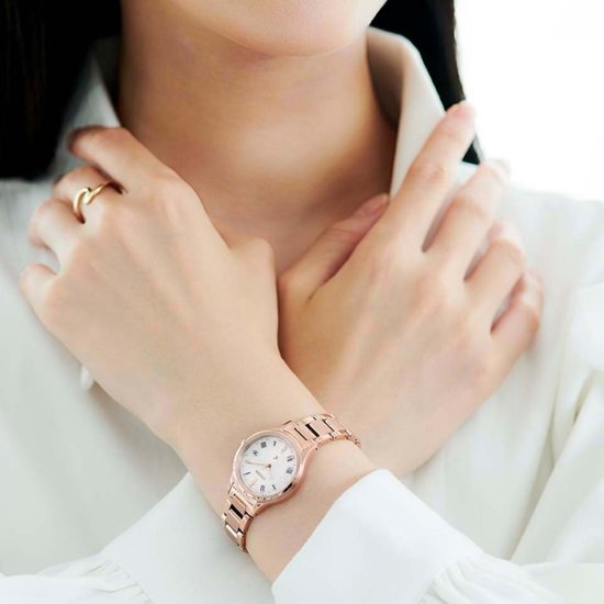 ES9497-96A ｸﾛｽｼｰ【ﾉﾍﾞﾙﾃｨ付･国内正規品･ｷﾞﾌﾄ包装･ﾍﾞﾙﾄ調整無料】ｿｰﾗｰ電波 ﾚﾃﾞｨｽ腕時計 ｼﾝﾌﾟﾙｱｼﾞｬｽﾄ画像