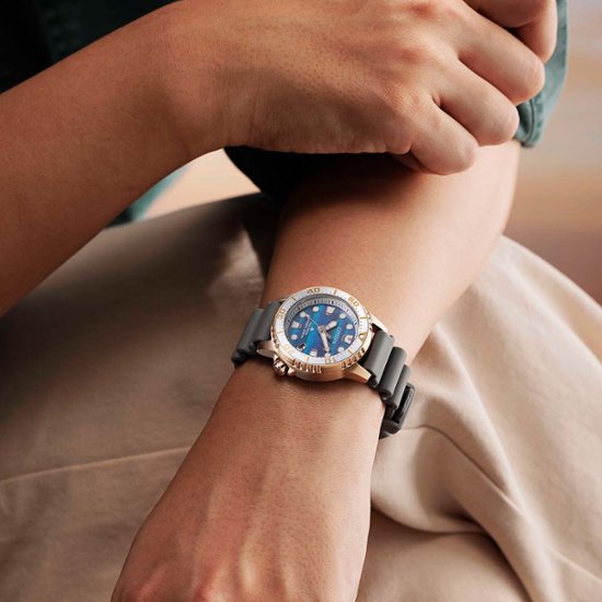 EO2023-00W ﾌﾟﾛﾏｽﾀｰ【ノベルティ付・ｷﾞﾌﾄ包装無料・国内正規品】腕時計 メンズ レディース ソーラー　限定画像