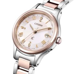 ES9496-64W ｸﾛｽｼｰ【ﾉﾍﾞﾙﾃｨ付･国内正規品･ｷﾞﾌﾄ包装･ﾍﾞﾙﾄ調整無料】ｿｰﾗｰ電波 ﾚﾃﾞｨｽ腕時計 ｼﾝﾌﾟﾙｱｼﾞｬｽﾄ 北川景子さん広告着用ﾓﾃﾞﾙ画像
