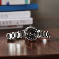 ES9430-89E　クロスシー【ノベルティ付・国内正規品】【ｷﾞﾌﾄ包装･ｻｲｽﾞ調整無料】ｿｰﾗｰ電波　レディース腕時計画像