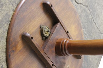 イギリス アンティーク トライポッドテーブル画像