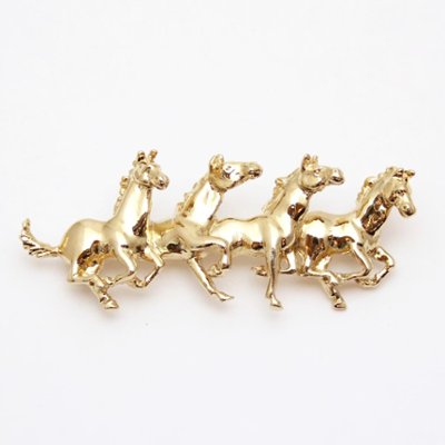 ヴィンテージ ホースハード メタルブローチの画像