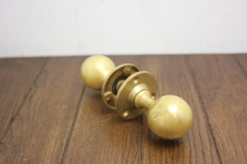 ブラス 丸玉 ドアノブ画像