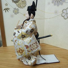 古都の雅を現代に伝える 京十一番 西陣織金襴着付け立雛飾り画像