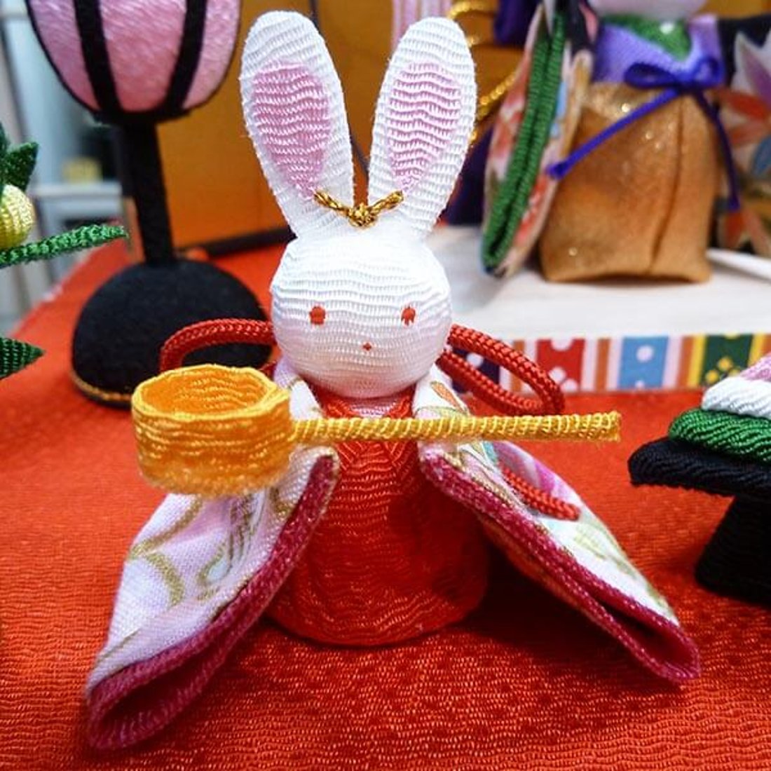 ちりめん うさぎ雛十人飾り リュウコドウ(A000000107)|創作品モール あるる