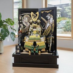 10号緑裾濃段糸威し大鎧 黒檀調金彩蒔絵龍虎図床飾りの画像