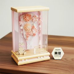 7号つまみ細工羽子板 凛 オフホワイトアクリルケース飾りの画像
