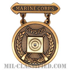 射撃技術競技章 (海兵隊師団ライフル競点射撃優秀記章ブロンズ)（Division Rifle Competition Badge (Bronze)）[バッジ]の画像