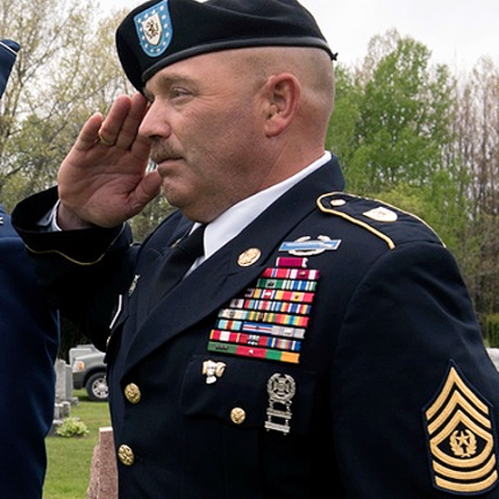 陸軍山岳戦学校修了章 (ラムズヘッドデバイス)（Ram's Head Device, Army Mountain Warfare School (AMWS)）[カラー/燻し銀/バッジ]画像