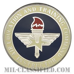 航空教育・訓練軍団章 (ベーシック・インストラクター)（Air Education and Training Command, Basic Instructor）[カラー/バッジ]の画像
