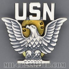 アメリカ海軍制帽用帽章 (下士官E1-E6用)（Navy Service Cap Device, Enlisted）[カラー/1970s/燻し銀（銀張り・Silver Filled）/バッジ]の画像