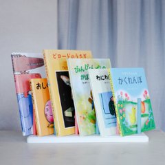 斜め差し絵本棚画像