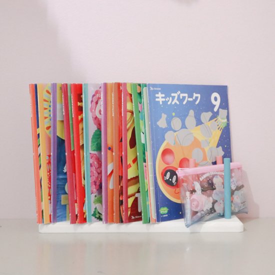 斜め差し絵本棚画像