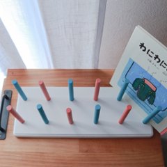 斜め差し絵本棚画像