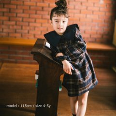 子供服ブランド「プチミグ」の秋冬アイテムの新作！ネイビーチェック柄セーラーカラーワンピース　サイズ1‐2歳（80サイズ），2-3歳（90サイズ）3-4歳（100サイズ），4－5歳（110サイズ）の画像