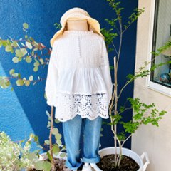 子供服ブランド「プチミグ」の春・夏の新作子供服飾りのくるみボタンとレースが上品なチュニックブラウスサイズ6-7歳用120サイズプレゼントにもおすすめ！の画像