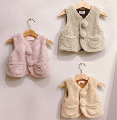 Ampersand(アンパサンド)の胴着・ベスト「ボアベスト」は、小さなお子様への贈り物や出産祝いにも最適。カジュアルスタイルが好みなママやパパ、ベビーにおすすめ♪グリーン・サイズ80画像