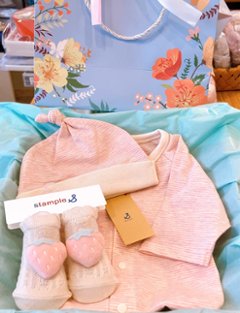 ラッピング無料！出産祝いに人気の日本製ベビーギフトセット 「スタンプル」新生児～ 2WAYオール＋ベビー帽子＋靴下 3点セット画像