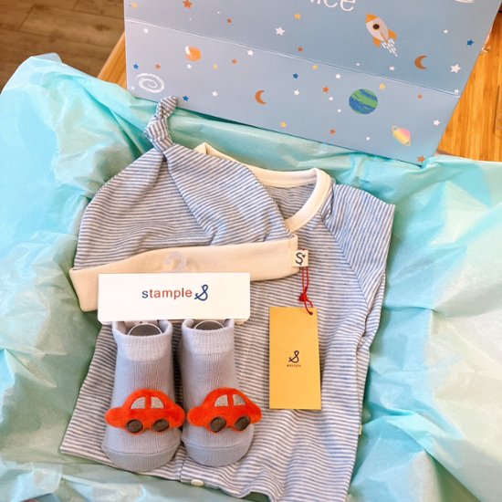 ラッピング無料！出産祝いに人気の日本製ベビーギフトセット 「スタンプル」新生児～ 2WAYオール＋ベビー帽子＋靴下 3点セット画像