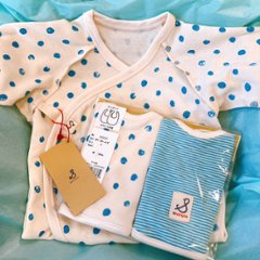 ラッピング無料！出産祝いに人気の日本製ベビーギフトセット 「スタンプル」新生児から使えるショートオール＋ベビー用スタイ2枚セット画像