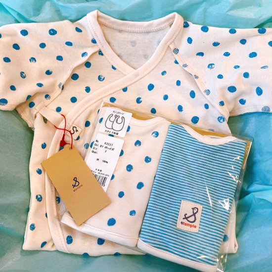 ラッピング無料！出産祝いに人気の日本製ベビーギフトセット 「スタンプル」新生児から使えるショートオール＋ベビー用スタイ2枚セット画像