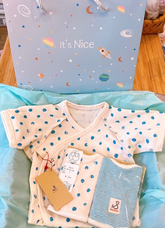 ラッピング無料！出産祝いに人気の日本製ベビーギフトセット 「スタンプル」新生児から使えるショートオール＋ベビー用スタイ2枚セット画像