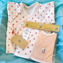 ラッピング無料！出産祝いに人気の日本製ベビーギフトセット 「スタンプル」新生児から使えるショートオール＋ベビー用スタイ2枚セット画像