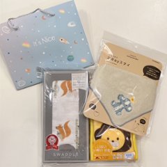 当店No.1人気！！ご出産祝いギフトセット大判ガーゼタオル＋持ち運び便利なコンパクトサイズのベビー用布絵本＋日本製今治タオル2ウェイビブ喜ばれるギフトの画像