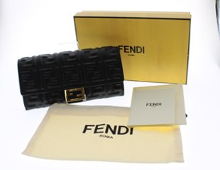 FENDI　二つ折り長財布　黒の画像