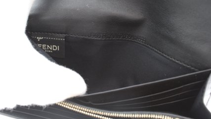 FENDI　二つ折り長財布　黒画像