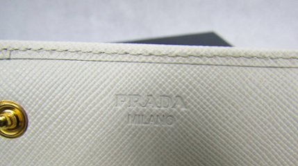 PRADA　長財布　ホワイト画像