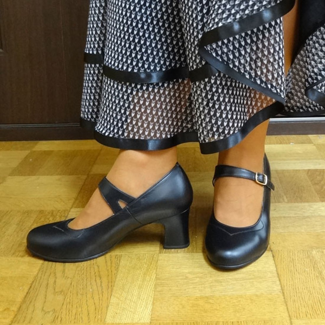 フラメンコシューズ ブラック スエード 中ヒール38.5 楽天市場】[低ヒール] OSUNA セミプロ用フラメンコシューズ 釘あり 【フラメンコシューズ】黒のメリージェーンシューズ 中ヒール