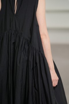 【5月末-6月中旬デリバリー予定】Nadia Black画像