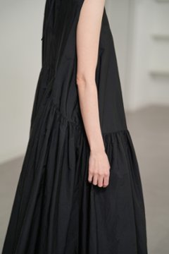 【5月末-6月中旬デリバリー予定】Nadia Black画像