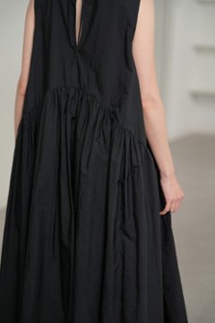 【5月末-6月中旬デリバリー予定】Nadia Black画像