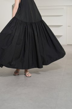 【5月末-6月中旬デリバリー予定】Nadia Black画像