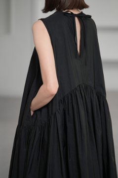 【5月末-6月中旬デリバリー予定】Nadia Black画像