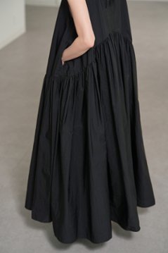 【5月末-6月中旬デリバリー予定】Nadia Black画像